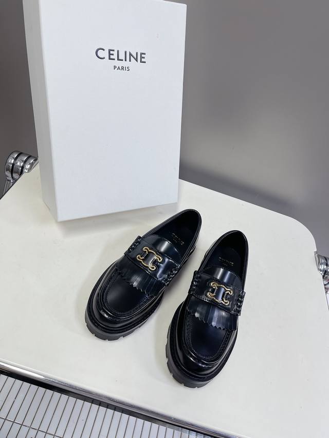 Celine思琳春夏凯旋门乐福鞋、专柜正品购入开发、流苏五金扣设计极具品牌辨识度鞋面进口开边珠牛皮、数码激光logo、内里山羊皮、上脚非常舒适、5层组合大底真皮